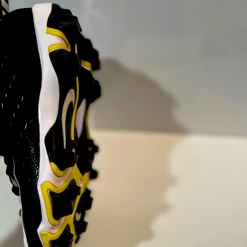 NIKE Men’s Viper Football Cleats. Size 8.5 US. Worn once.